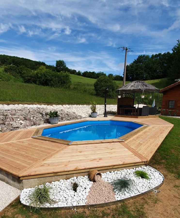 Chalet Charmant A Dausse Avec Piscine Et Jardin Exterior photo
